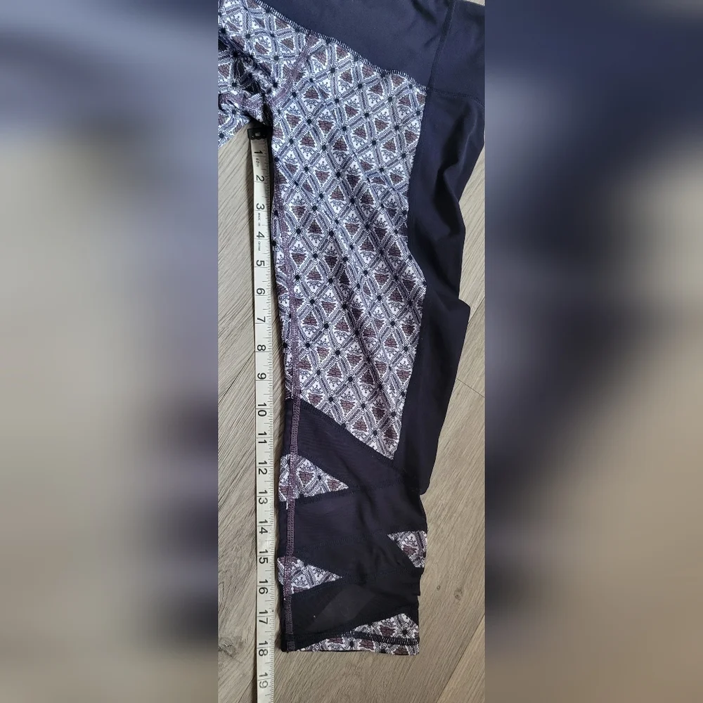 Athleta Mantra Mosaic Capri, Navy Blue, Mauve, White, Green, Size Petite Small - Picture 5 of 14